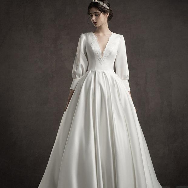 Abito da sposa leggero francese temperamento da sposa semplice retrò sottile raso vestito a porta manica lunga scollo a V abito principale da sposa
