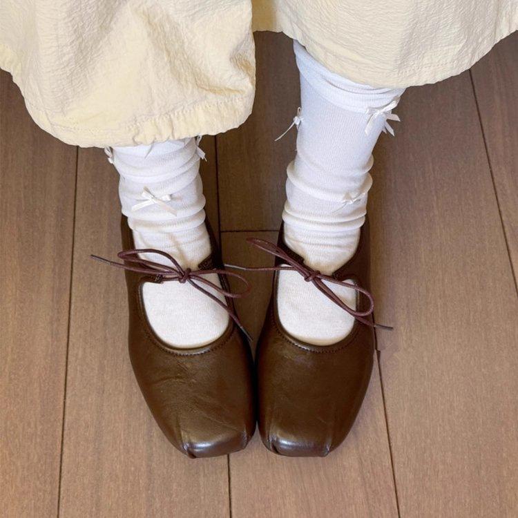 

Retro temperament round head with Mary Jane shoes pleated flat ballet shoes shallow mouth soft sole single shoes 40 коричневий