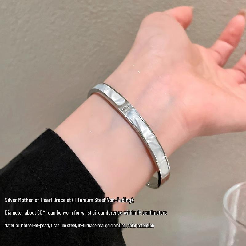 Roségoldfarbenes Sternenhimmel Titanstahl Damen Luxusarmband - Nicht verblassend, Schlichtes Kreisdesign