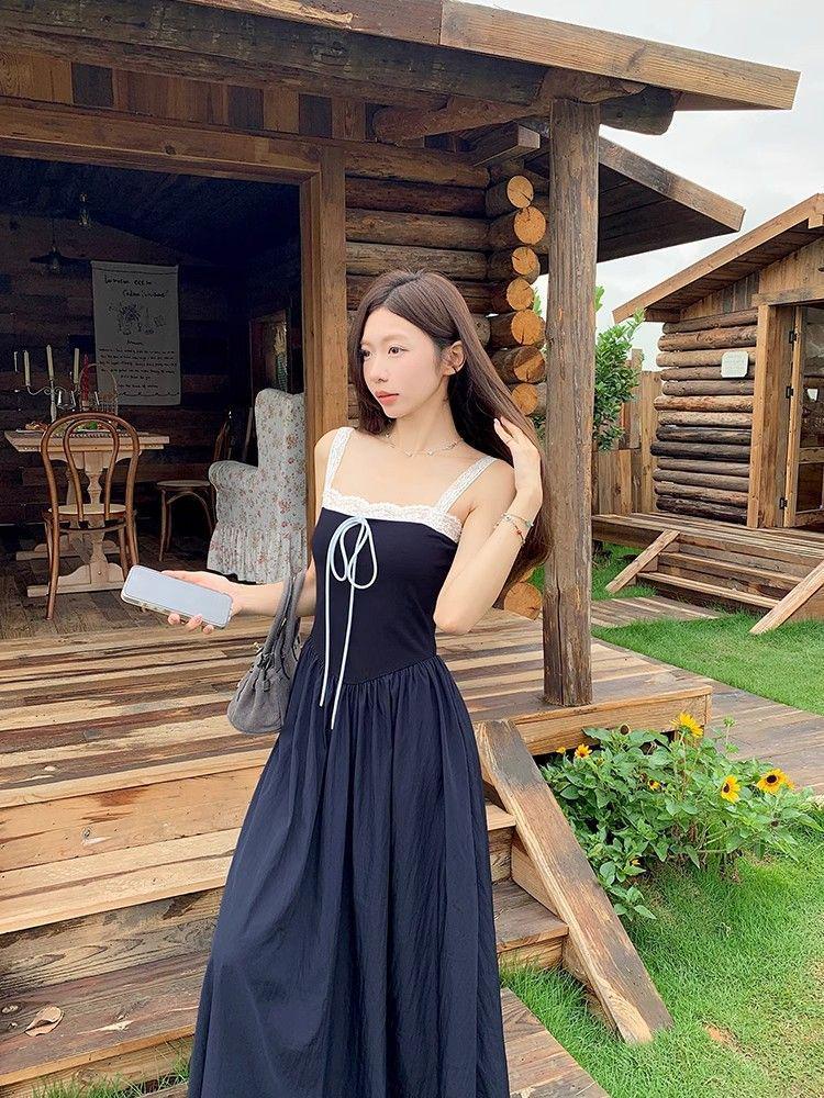 Design-Sense Spitzen-Patchwork zum Binden Camisole-Kleid, Damen 2025 Sommer Chic Schlankmachendes Langes Kleid