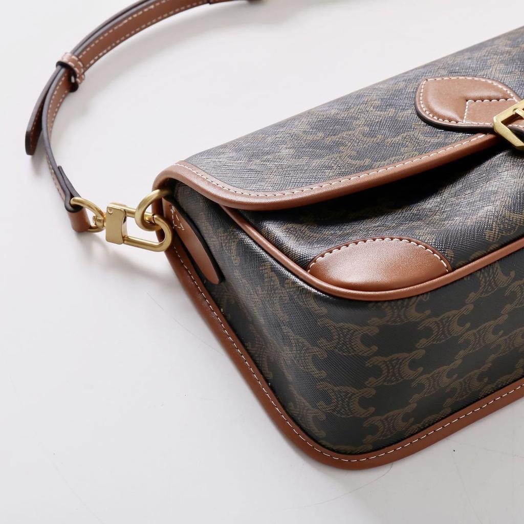 Women's Arc de Triomphe Leather Underarm Baguette Bag - Pre-owned 2025 Model