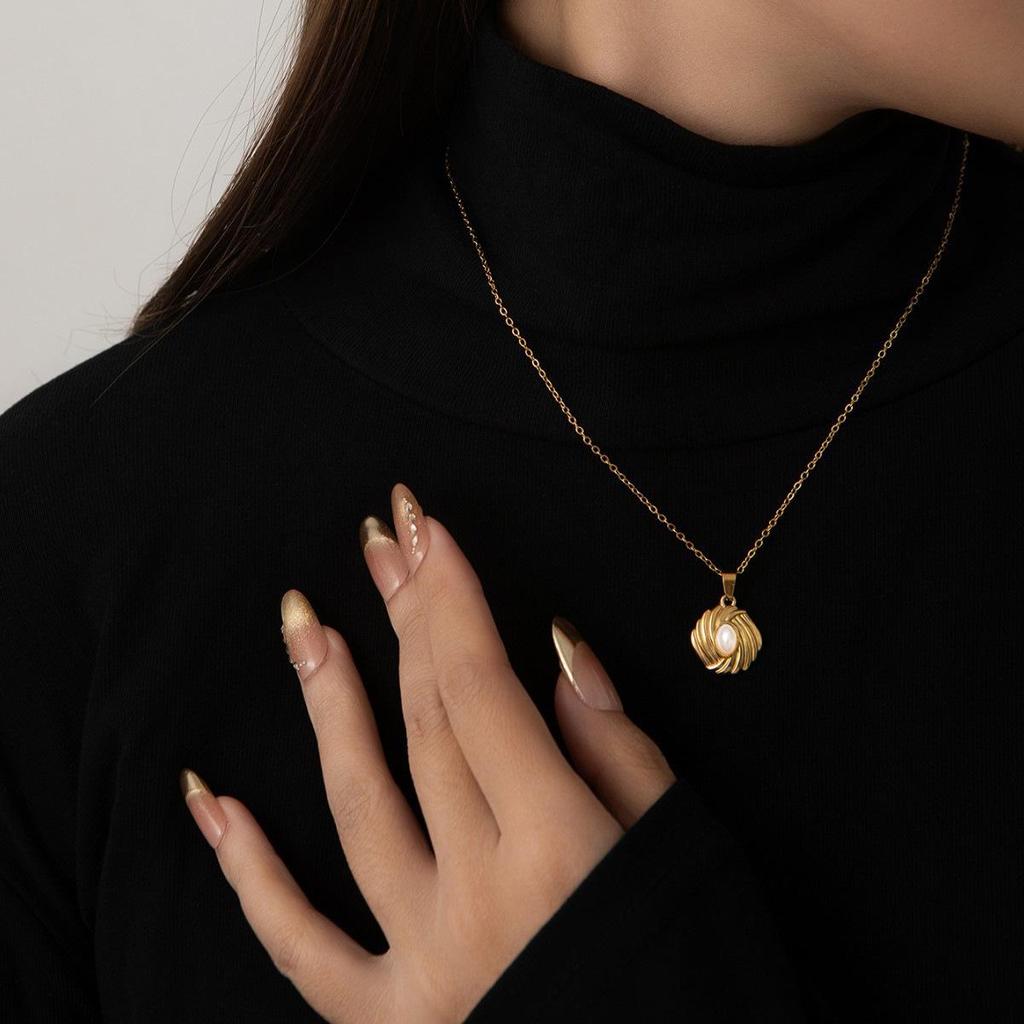 Hexagonal Gold Retro Stainless Steel Necklace with Pearls