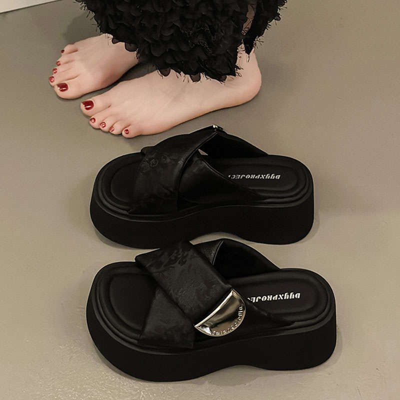 Small muffin thick-bottomed crossed slippers for women's outerwear 2025 summer new heightening one-word holiday beach sandals
