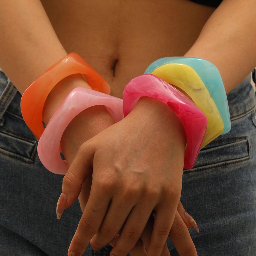 Transparent European & American Retro Resin Irregular Polygon Bracelet - Bold and Unique Hand Jewelry