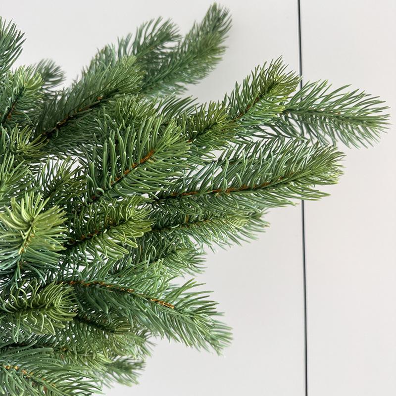 High-Quality Simulated Pine Branches for Christmas Decoration - Large Round Landscaping Decor