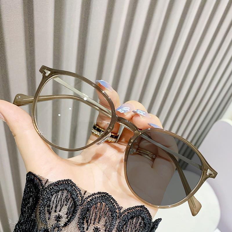 Photosensitive Color-Changing Glasses - Fashionable Anti-Blue Light Nearsighted Glasses In An Oval Shape 2986