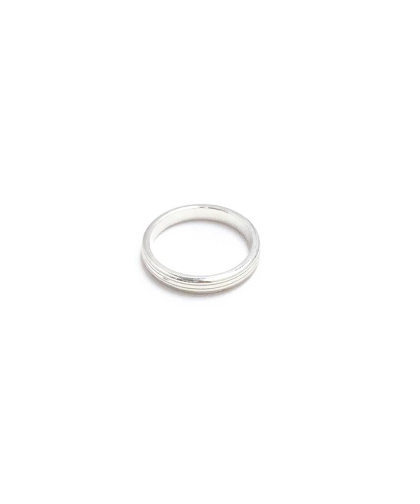 Aphrose Trace Line Ring