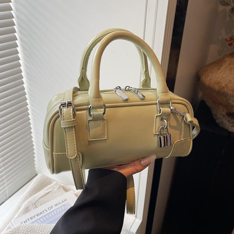 

Нишевая сумка-боулинг Boston для женщин, новая коллекция 2025, универсальная на плечо, кроссбоди 24*8*11 светло-зеленый