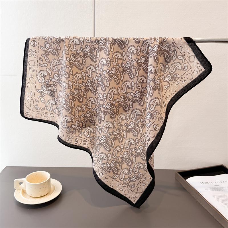 Trendy Print Square Scarf For Women Cotton Velvet Neck Scarf Shawl Warp Elegant Neckerchief Bandanas Ladies Hijab