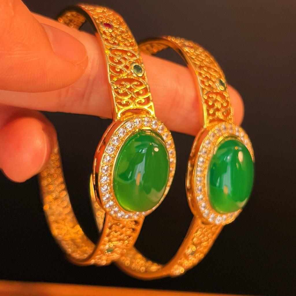Vollständig Grün, Yang Grün, Natürliches Achatgrünes Chalcedon-Armband, Damenöffnung Ist Leicht Eingelegt, Und Die Echtaufnahme Ist Treu.