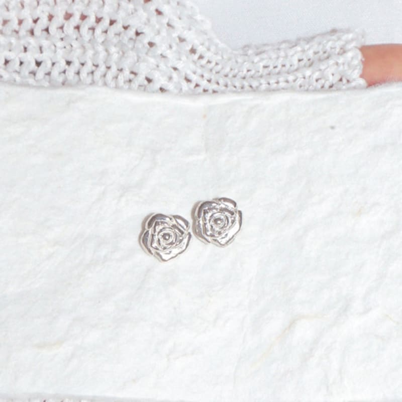 LOASI lovely rose. rose stud earring
