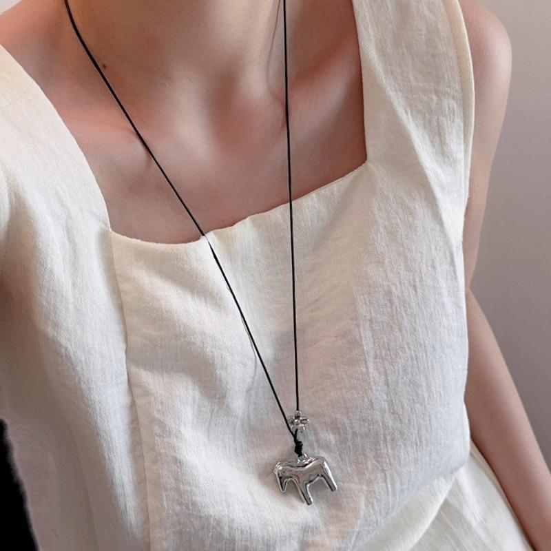 New Funny Smooth Surface Metallic Cartoon Horse Flower Pendant Necklaces for Women Long Adjustable Wax Rope Chain Chokers