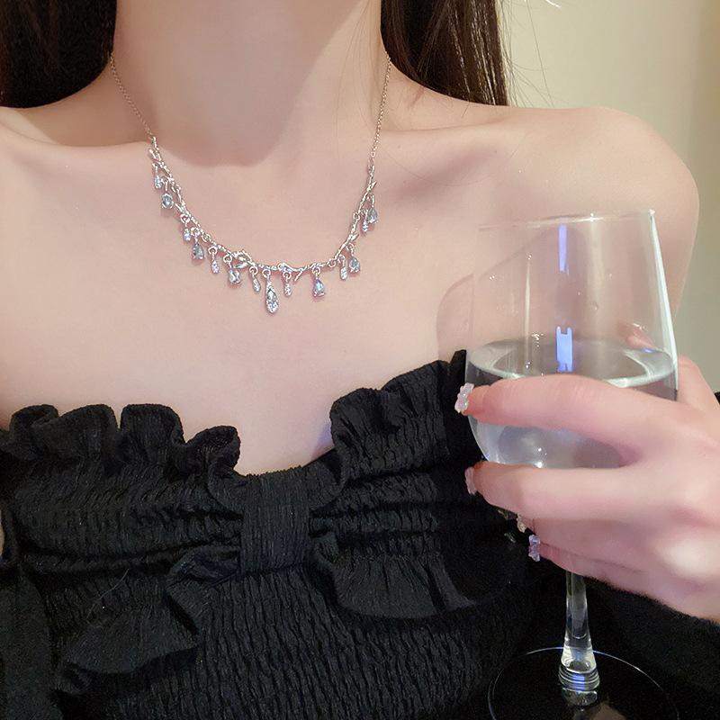 Light luxury diamond water drop geometric collarbone choker necklace fashionable versatile temperament item