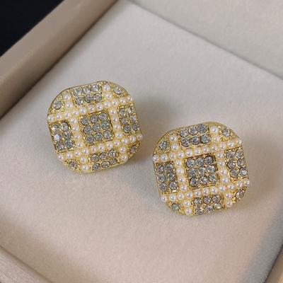 Pendientes de Lujo Ligero Completamente Incrustados de Diamantes Súper Brillantes de Gama Alta Con un Estilo Moderno