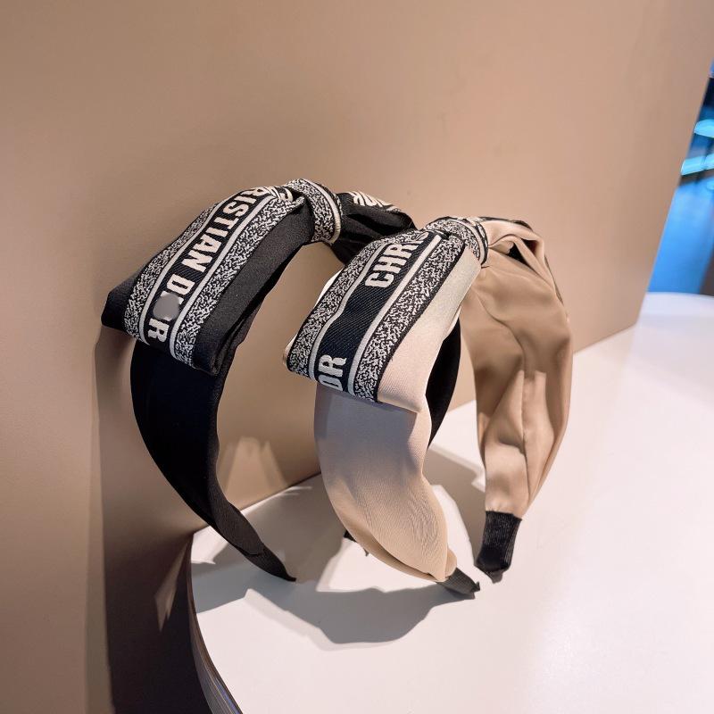 Vintage French Wide Brim Headband with High Skull Hairpin - Elegant, Age-Defying Accessory for Women