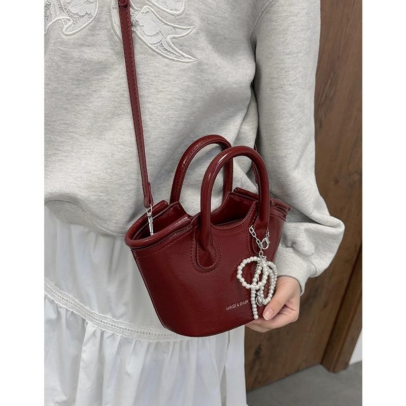 High-end Light Luxury Vegetable Basket Bag Women's New Niche Design Portable Bucket Shoulder Bag