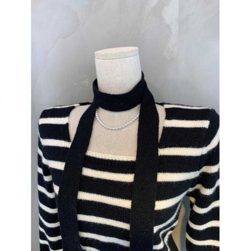 C S In The Room Stripe Square neCk Crop Knit SCarf Set