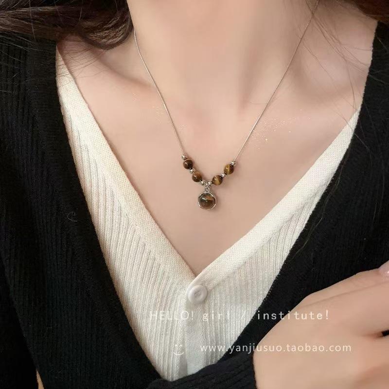 

Ретро Жіноче Шкіряне Намисто з Підвіскою Тигрове Око - Легка Розкіш Подвійний Шар Ключична Светр Ланцюжок