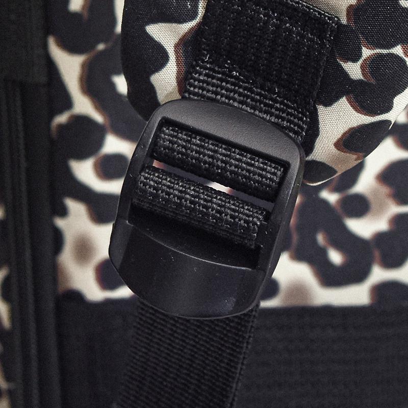 Rucksack mit Leopardenmuster, mehreren Taschen und verstellbaren Trägern