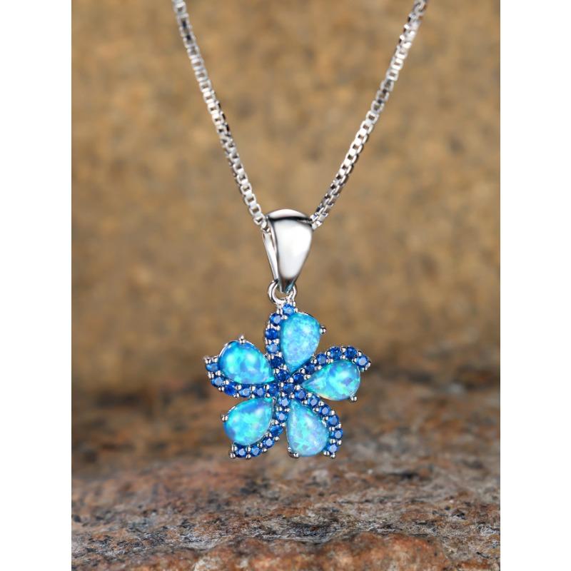 

European and American Five Petal Flower Fashionable Necklace for Women Simple and Luxurious Versatile Style