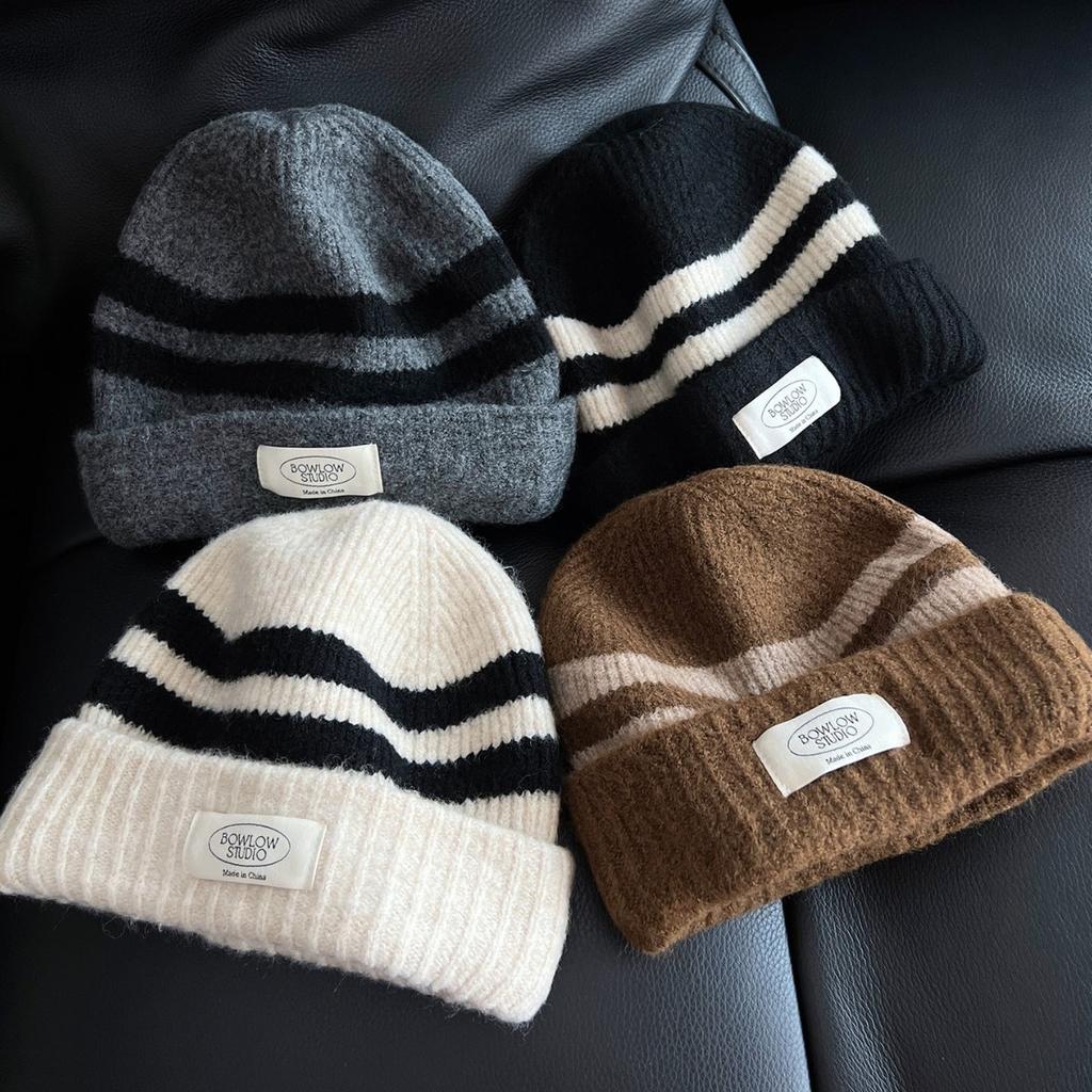 Bonnet rayé en laine pour enfants en automne et en hiver Version coréenne Doux pour la peau et mettant en valeur le visage Petit bonnet tricoté Cagoule Bonnet froid