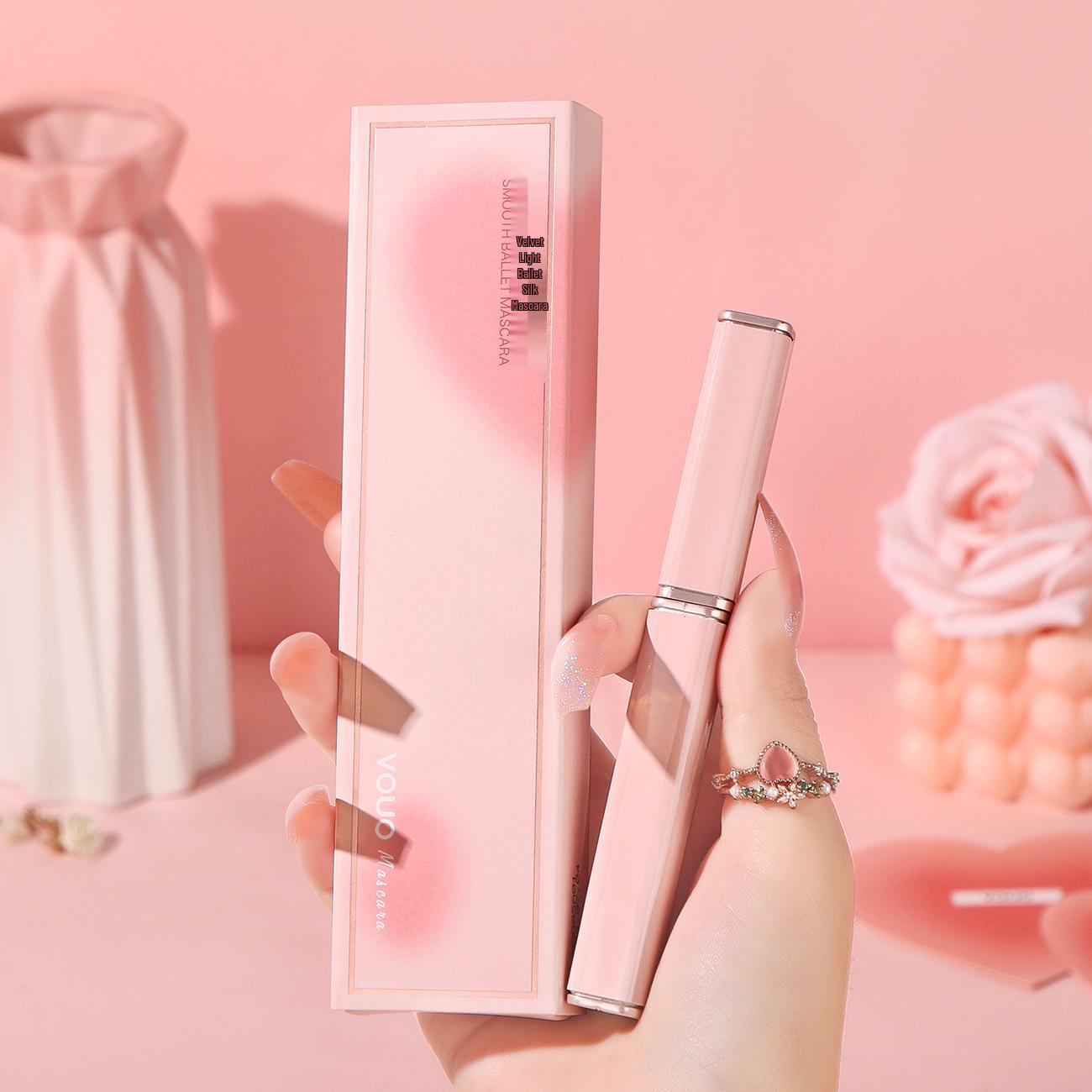 

Водостойкая, не размазывающаяся, быстросохнущая тушь с тонкой кисточкой для утолщения и подкручивания ресниц