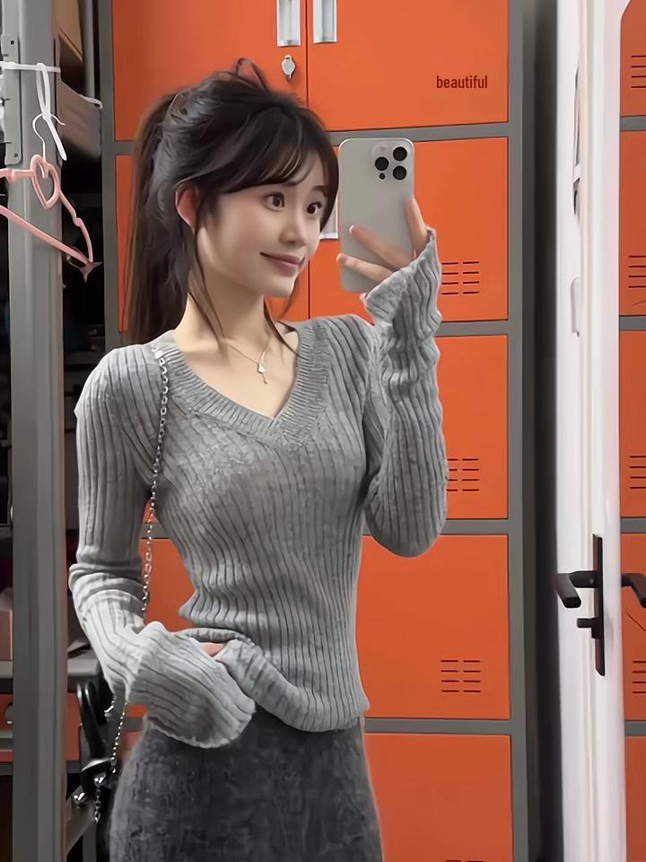 Dámský úzký žebrovaný pletený top s dlouhým rukávem ve francouzské šedé barvě