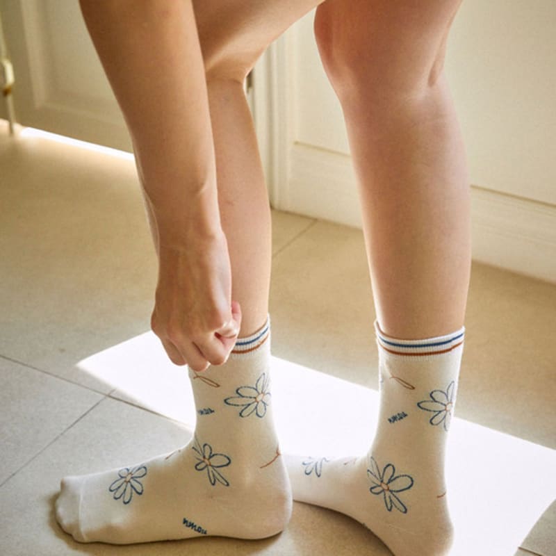 NMOO.OU S38_FLUTTERING FLOWERS SOCKS_blue