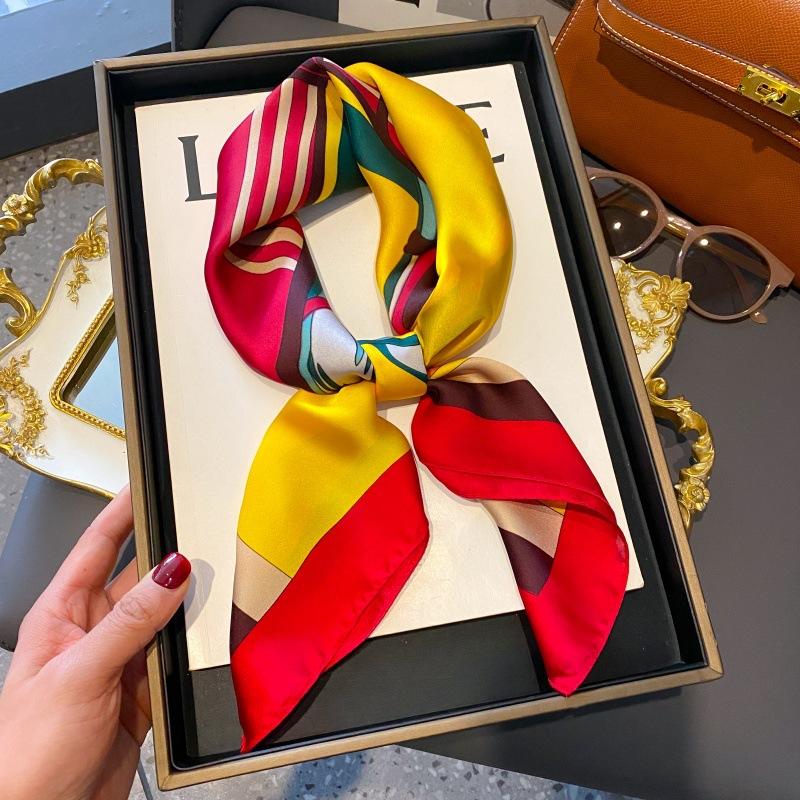 Silk scarf women's neck new scarf with coat 70 small square scarf scarf mother high-end scarf