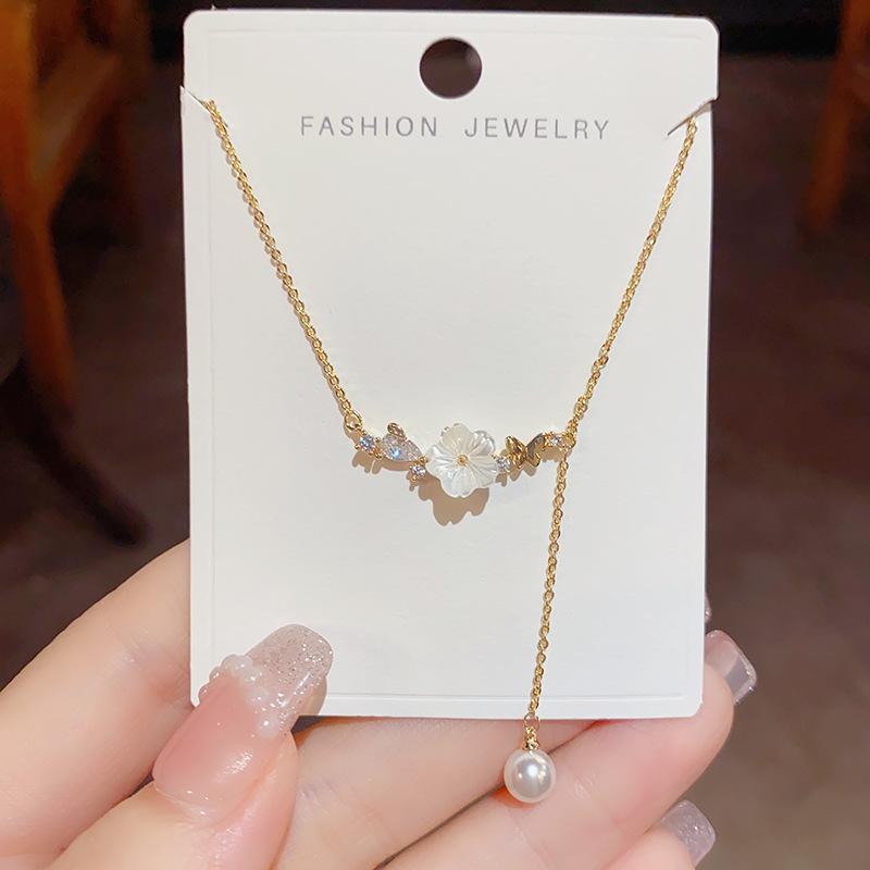 

Camellia Pearl Tassel Choker: Sweet, Elegant, and Exquisite Design