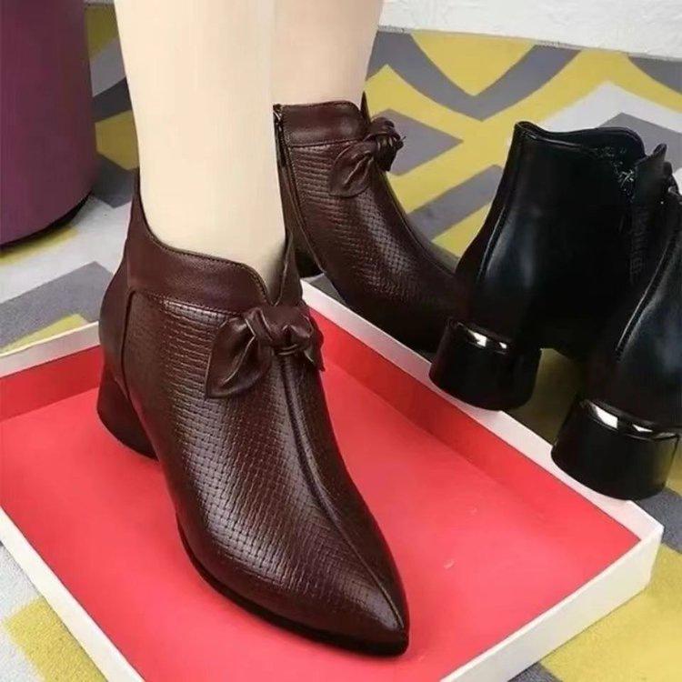 Soft Leather Ethnic Celebrity Leather Boots Women's 2025 Autumn and Winter New Pointed Thick Heel Short Boots Versatile Mother Shoes Martin Boots