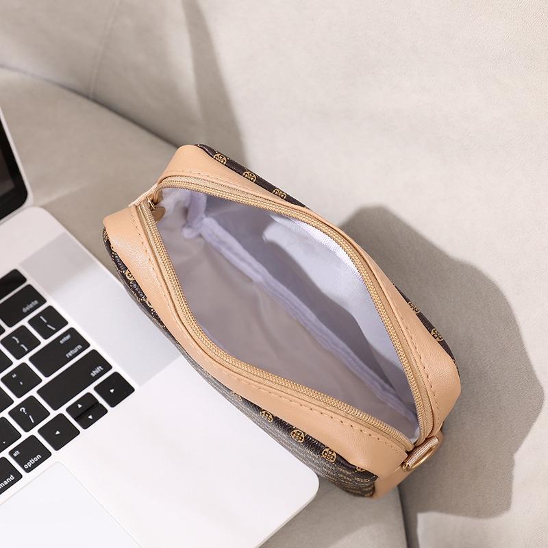 Simple small bag, new fashion women's bag, shoulder messenger bag, trendy polka dot printed small square bag.