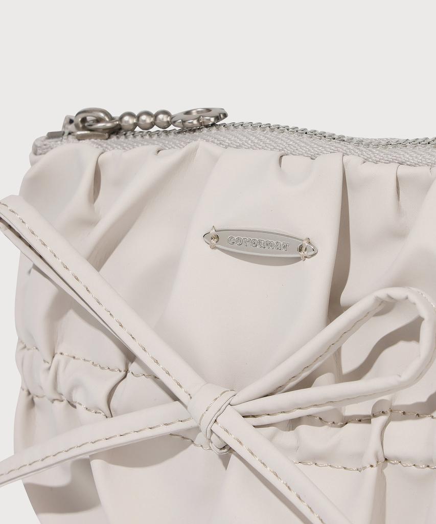 COVERNAT WOMAN Clover Heart Shirred Ribbon Handle Pouch Light Beige