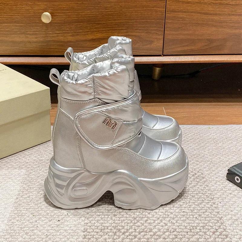 Módní 13CM Zimní Dámské Sněhule z Prachového Peří Udržují Teplo Robustní Krátké Boty 2025 Venkovní Plyšové Boty Střední Délky Platforma Protiskluzové Tenisky
