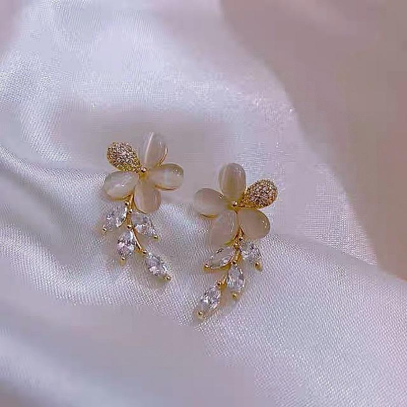 Japan and Korea fashion new opal earrings creative flower simple temperament earrings versatile exquisite trendy earrings