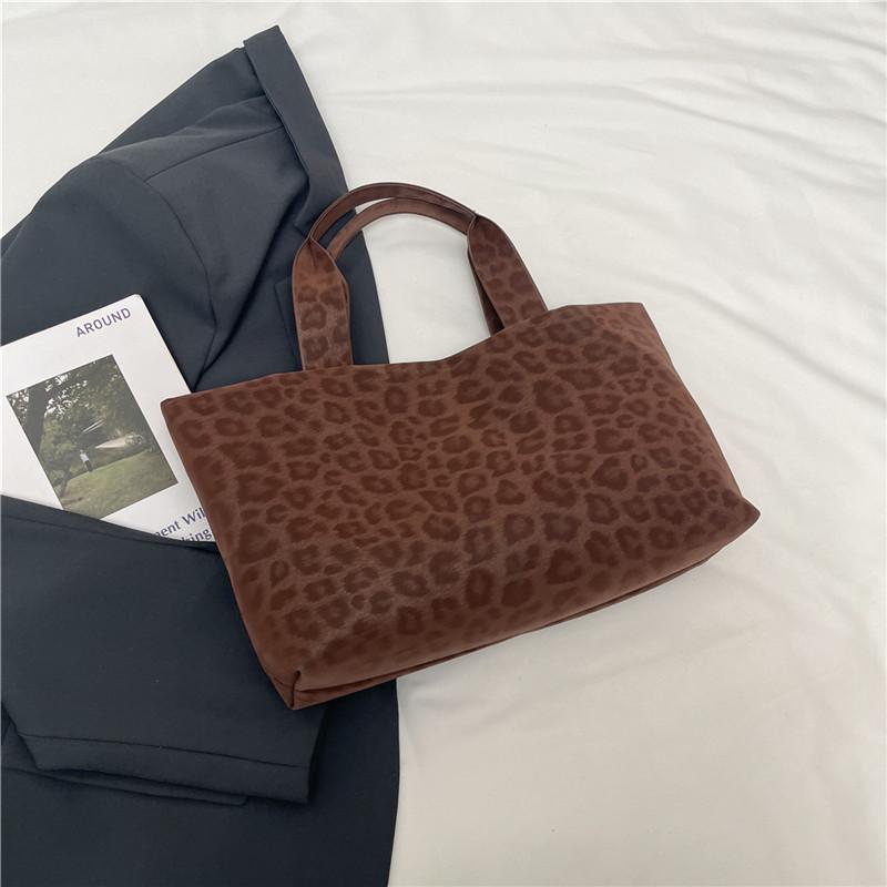 

Сумка большой вместимости женская осенняя новая фактурная женская сумка простая ретро-сумка через плечо для通勤