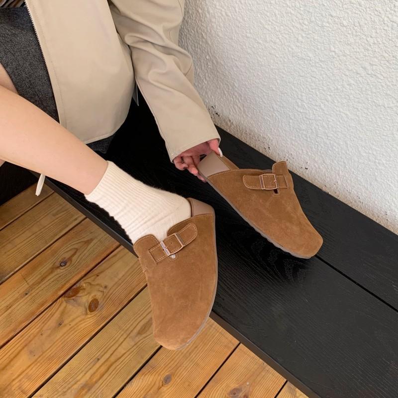 The small man has a thick sole to increase the height of the Mori literary style bag head and half slippers, and the woman wears ugly and cute leath