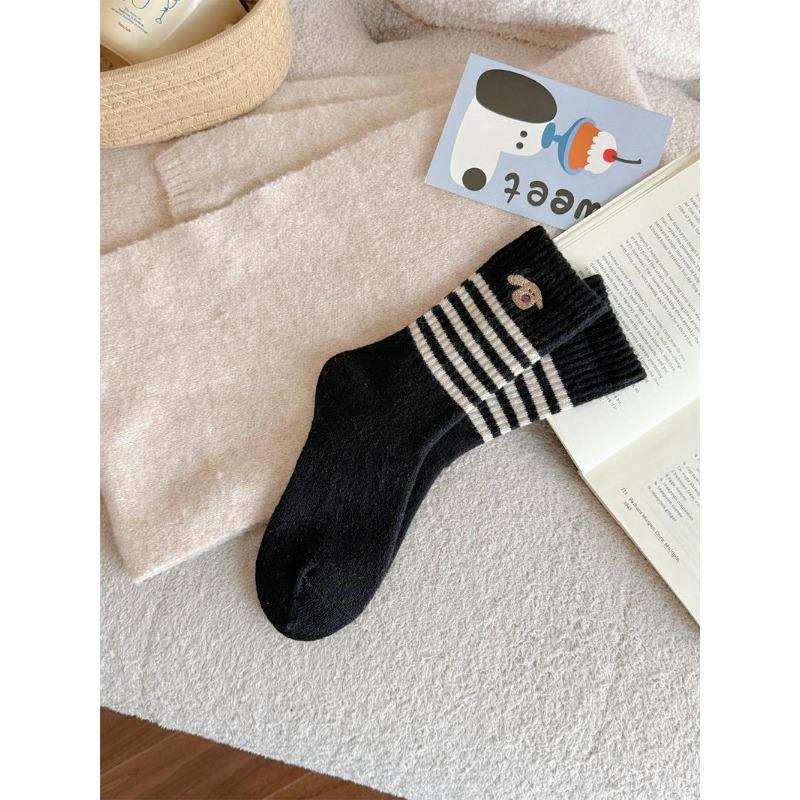 

2 Pairs of Cute Little Dog Embroidered Cartoon Striped Wool Socks - Perfect for Both Children and Adults, Suitable for All Seasons, Stackable Socks. 2 pairs чорний