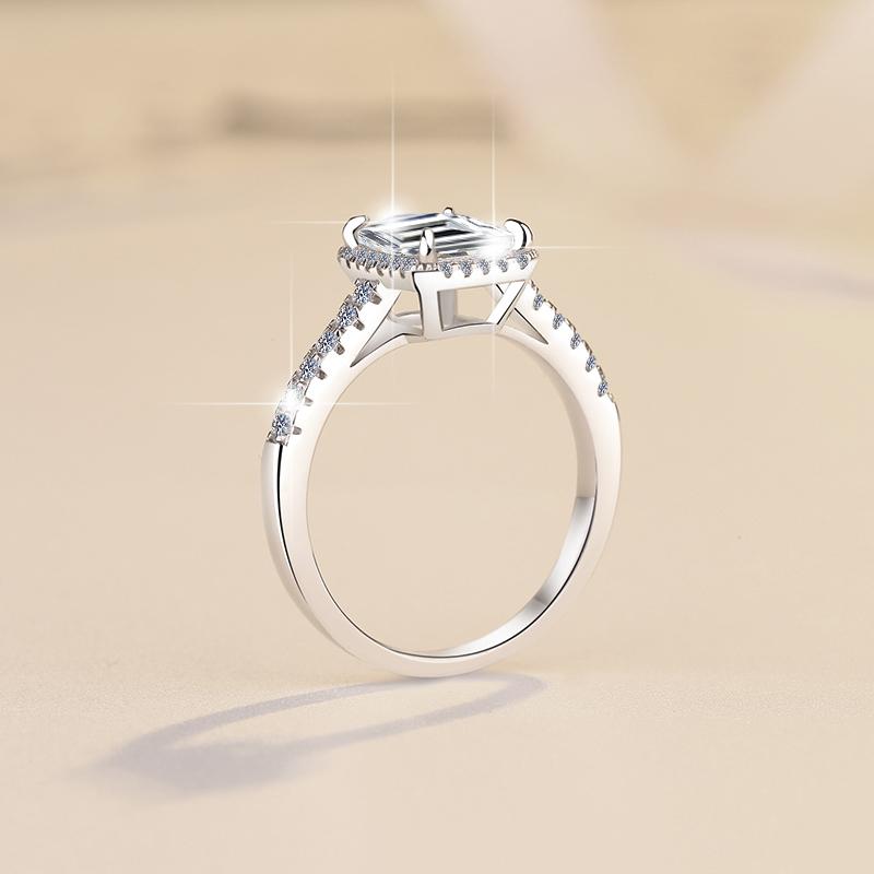 Factory  Price GRA Certificate S925 Sterling Silver Emerald Cut 2 Carat VVs1 Moissanite Engagement Ring for Women