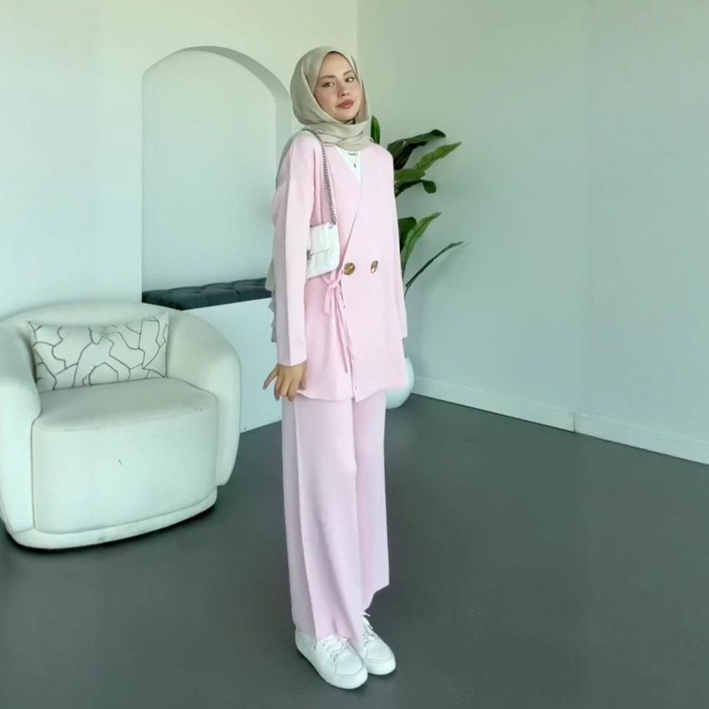 Autumn 2025 European & American Women's Commuting Coat & Sleeveless Top with Pants Two-piece Set