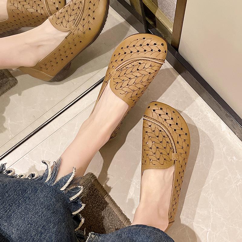 Casual Single Shoes Women's 2025 Spring and Autumn New Korean Version Flat Bottom Flat Head Comfortable Hollow Low Heel Single Shoes Women Ins Tide