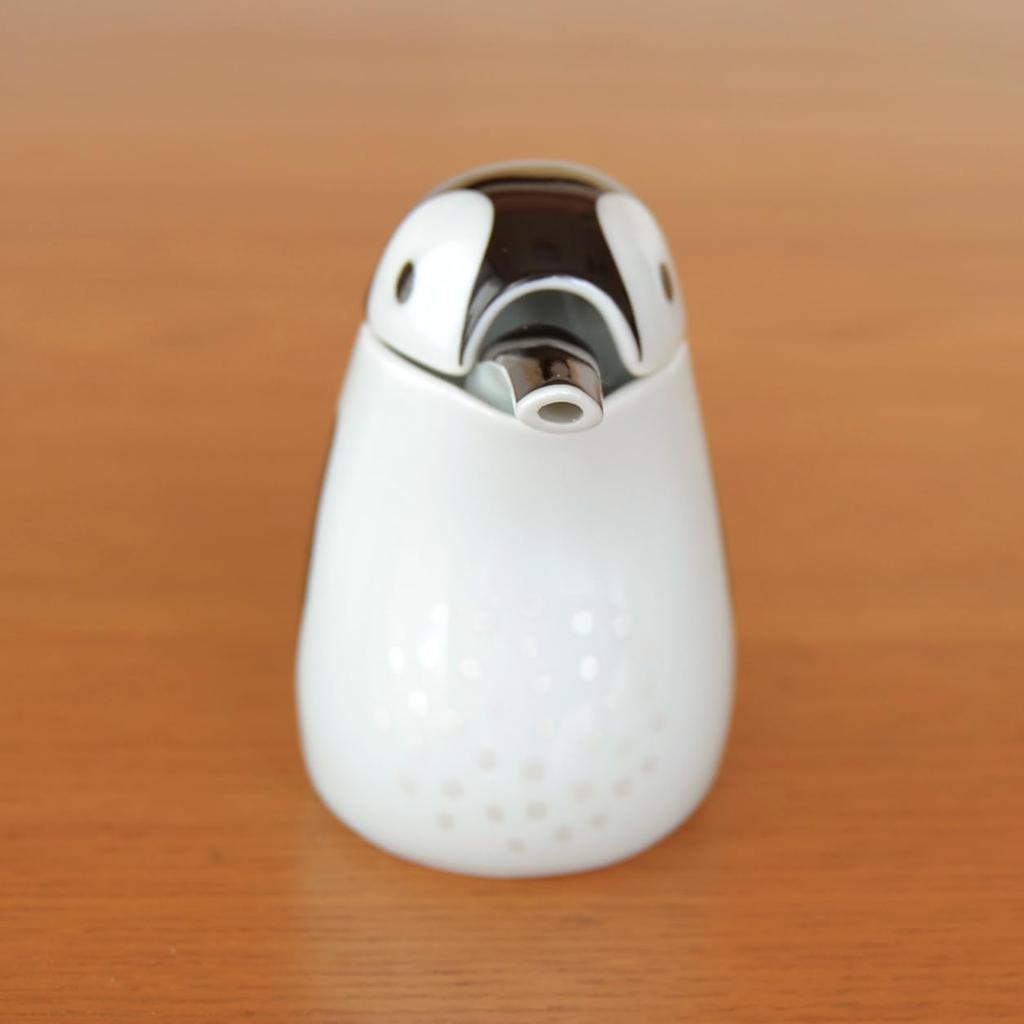 Stylish and cute compact soy sauce Arita penguin made in dispenser, ware, design, 80ml, Japan.