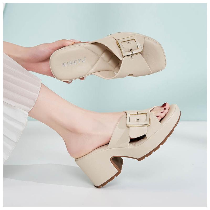 New 2025 Spring and Summer Platform Sandals Women's Casual Comfortable Large-size Metal Buckle Slippers . SKT