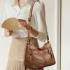 Weiche graue gewebte Leder-Hobo-Tasche mit mehreren Reißverschlusstaschen und verstellbarem breitem Riemen Vielseitige Schulter-Crossbody-Tasche für Damen