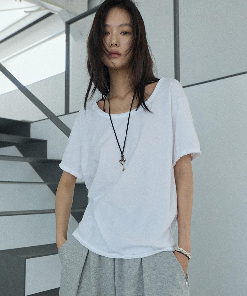 Lense Raw Edge U-Neck Half Tee White