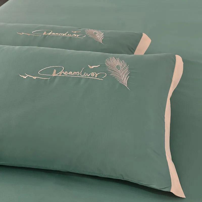 4pcs/set Soft and Comfortable Naked Sleeping Four-piece Bedding Set Feather Embroidery Quilt Cover Simple Bedding Complete Set of Bedding Set