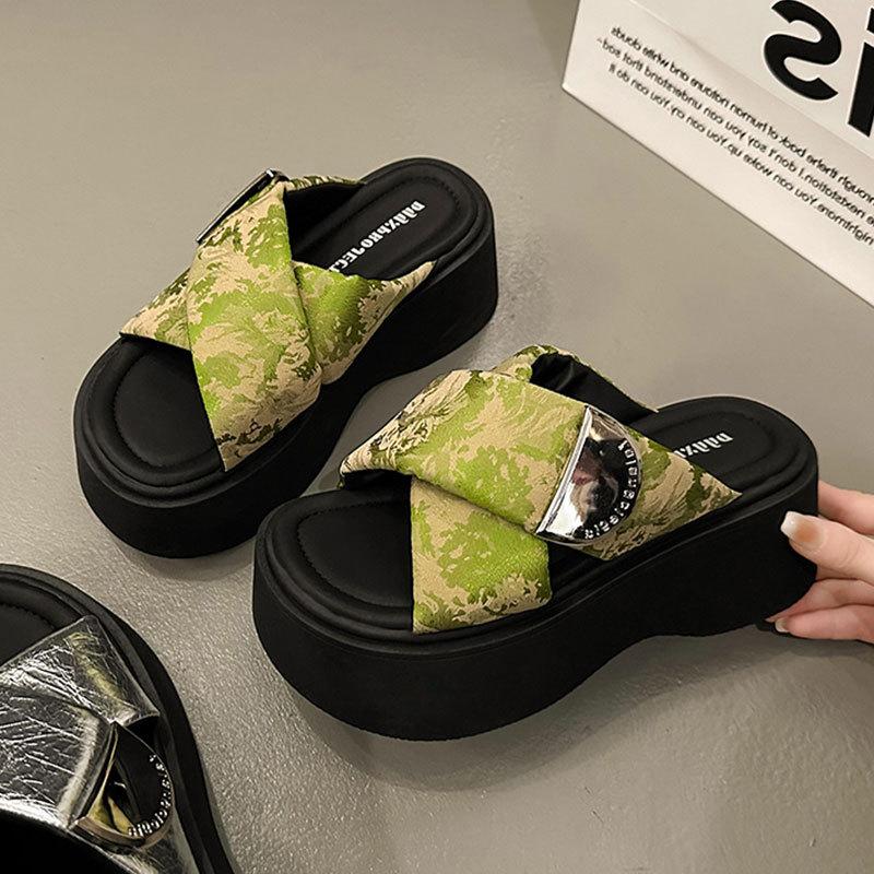 Gentle Matching Skirt Platform Slippers Women's Summer Wear 2025 New Muffin Sandals High Heels Sandals Soft-soled Beach Shoes