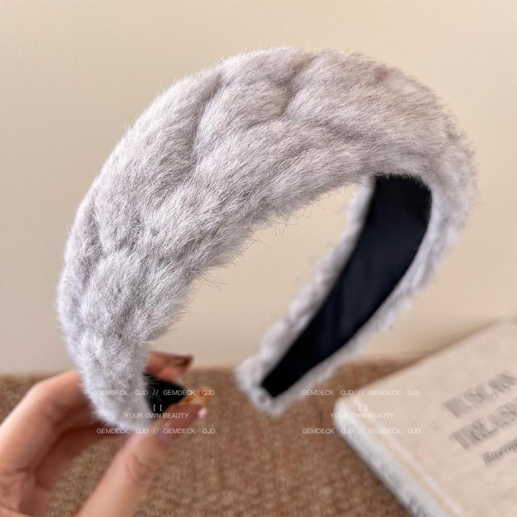 2026 Autumn/Winter Plush Wide-Brimmed High Skull Headband: Luxury Women's Hair Accessory