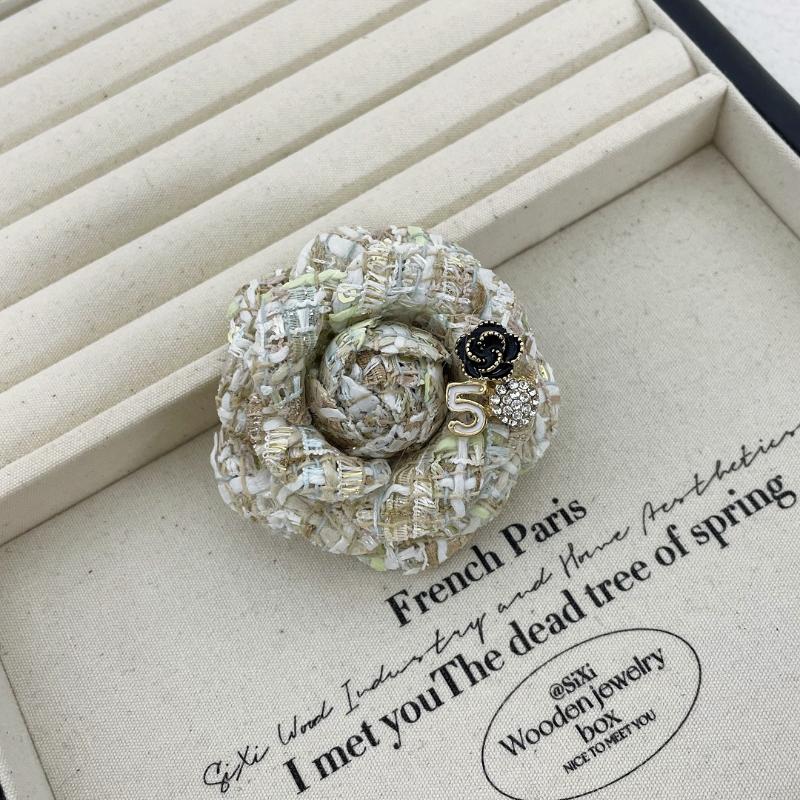 Korean Fabric Camellia Brooches For Women Fashion Handmade Flower Lapel Pins Elegant Clothing Jewelry Accessories Corsage