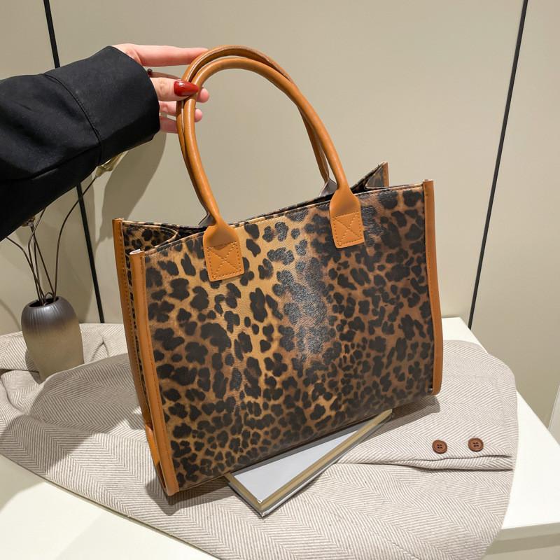 Contemporary Large Tote Bag With Stylish Leopard Pattern And Comfortable Double Straps Shoulder